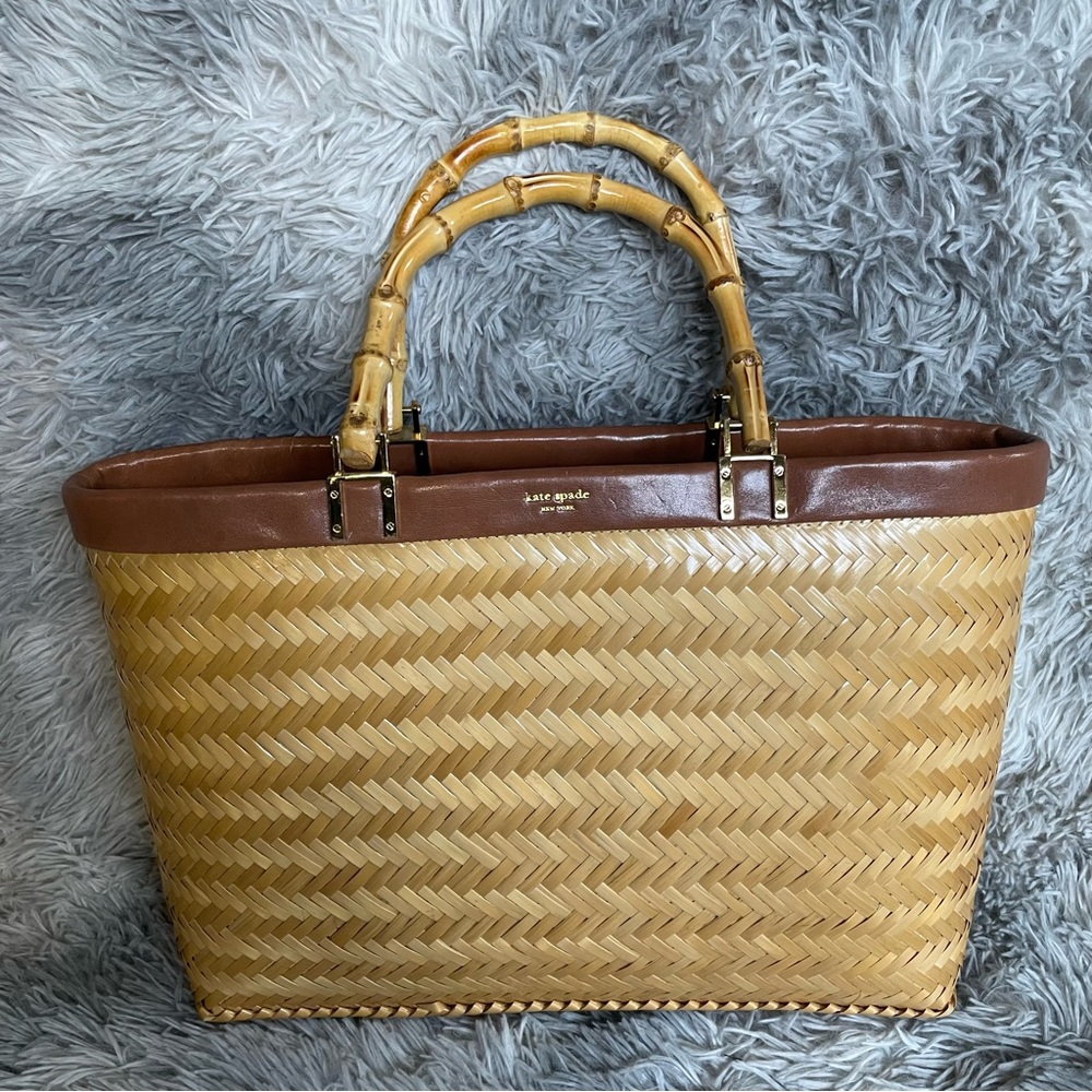 RARE KATE SPADE BASKET PURSE WITH BAMBOO HANDLES! In great condition!!🌸
